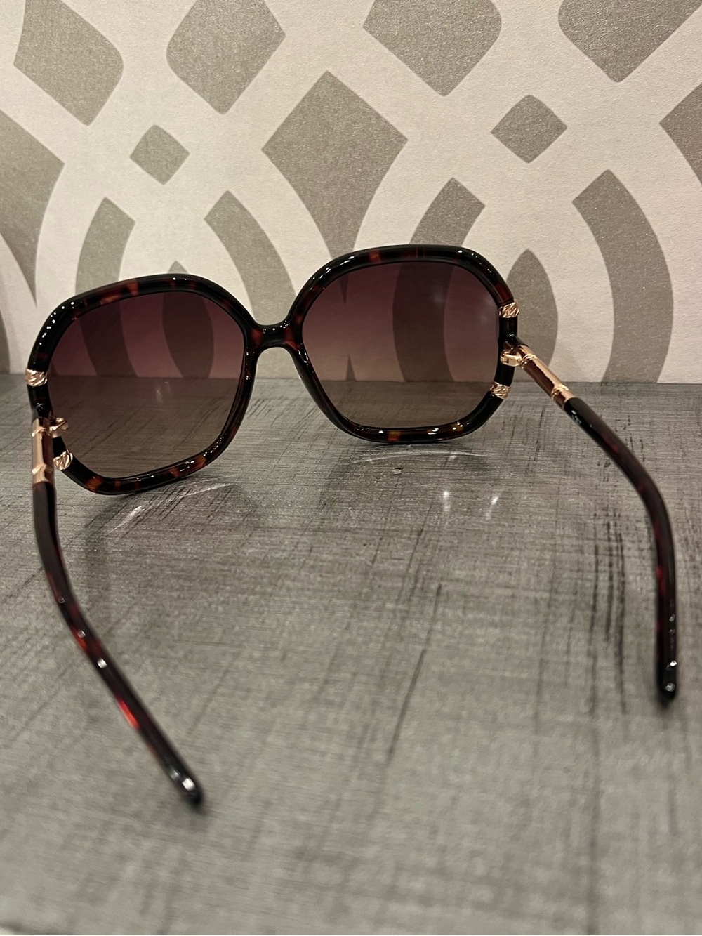 Juicy Couture Oversized Sunglasses - Picture 4 of 7